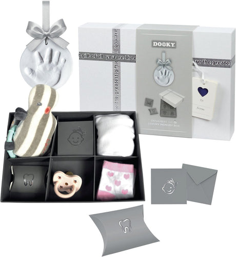 Kit di ornamenti Dooky – manina e impronta di bambino in argilla con scatola dei ricordi – delicato sulla pelle, facile da realizzare – maternità o regalo