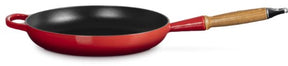 Padella firmata Le Creuset - rosso ciliegia - ø 28 cm - rivestimento antiaderente smaltato - adatta a tutte le fonti di calore, compresa l'induzione - lavabile in lavastoviglie - garanzia a vita
