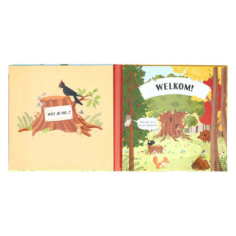 Libro pieghevole e con aletta Book Specials Netherlands BV all'interno dell'albero