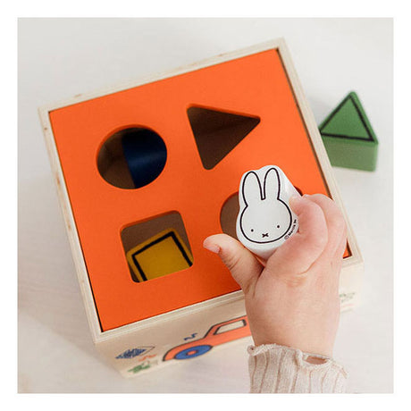Bambolino Miffy selezionatrice di forme in legno. 3+