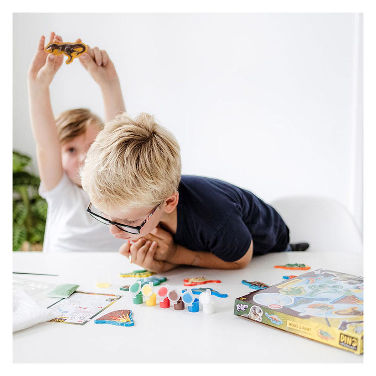 Totum Dinosaur Junior Craft Set gesso e pittura Set Dino Forever vernice per modelli con gesso, 6 colori di vernice – consiglio regalo per ragazzi