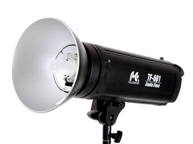 Flash da studio Falcon Eyes TF-601 digitale