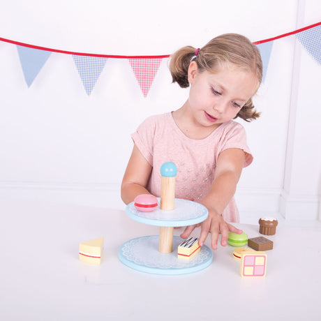 Alzata per torta di Bigjig con cupcakes