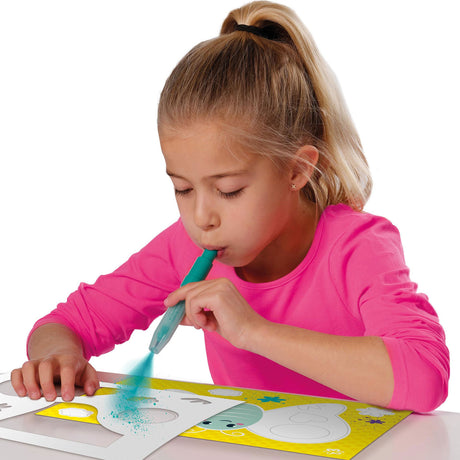 Ses creative – Soffia graffiti con aerografo – set creativo da 6 anni – include 6 penne per aerografo, pennarello nero, stencil e pagine da colorare