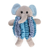 Battersea che annusa il blu dell'elefante