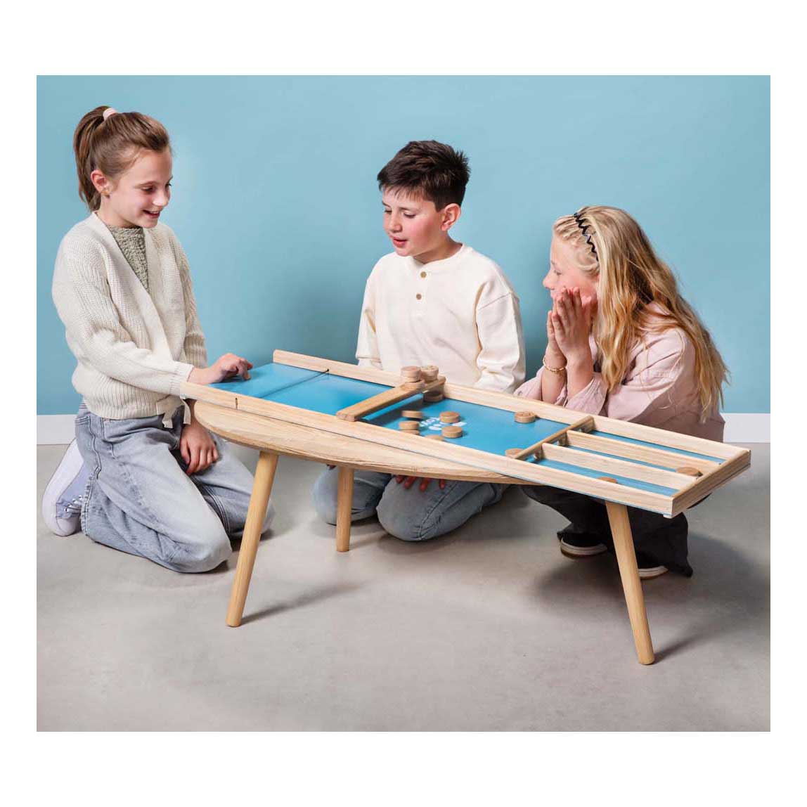 BS Toys Shuffleboard Bambini Famiglia – Shuffleboard in legno GA523 – Shuffleboard – Gioco per famiglie – 18 dischi – Regalo perfetto Sinterklaas – Gioco di Natale – Gioco da tavolo per grandi e piccini