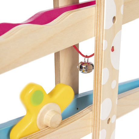 Pista per biglie in legno Goki con figure
