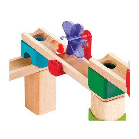 Pista in marmo Hape con domino - set da costruzione pista in marmo rasante 81 pezzi, 3 anni+