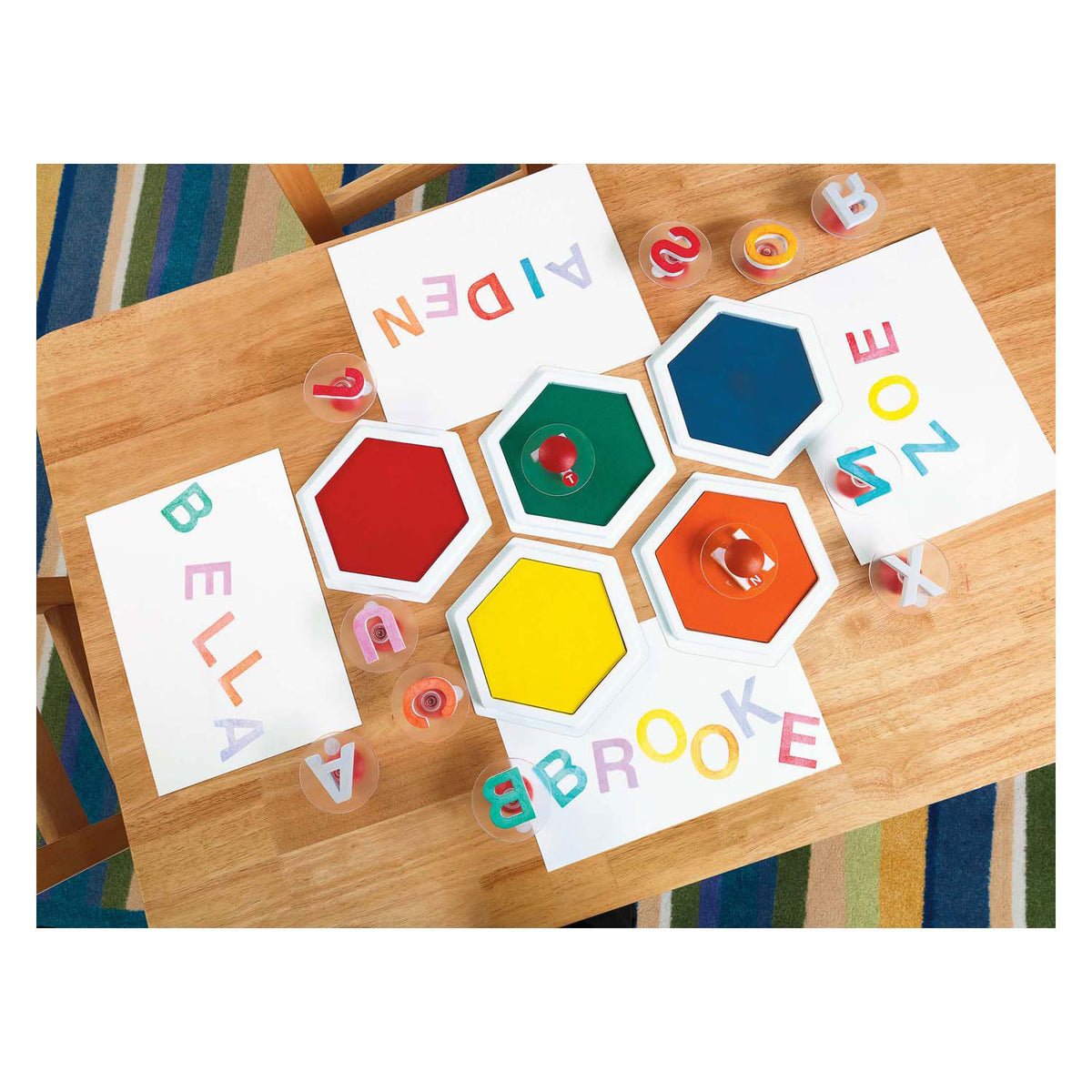 Colorazioni - timbri con lettere maiuscole di facile presa, 26 pz.