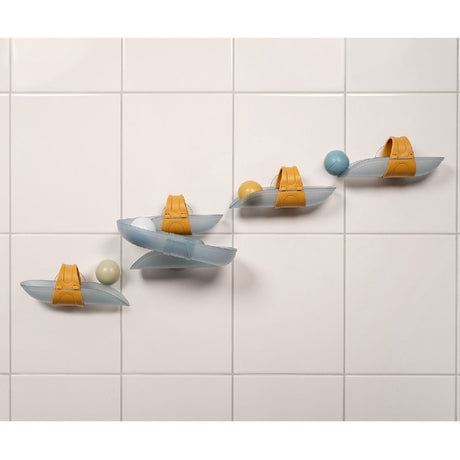 Piccolo corso d'acqua olandese blu