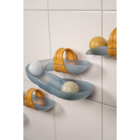 Piccolo corso d'acqua olandese blu