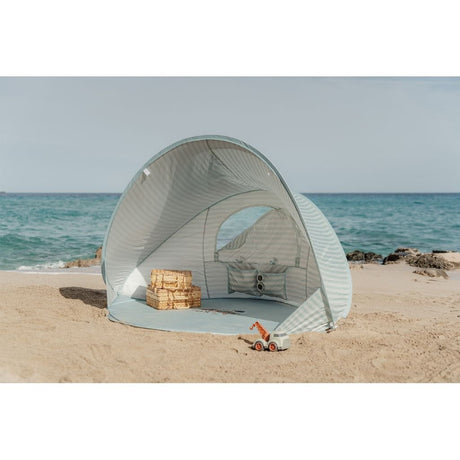 Piccola tenda pop-up olandese con verdure fresche