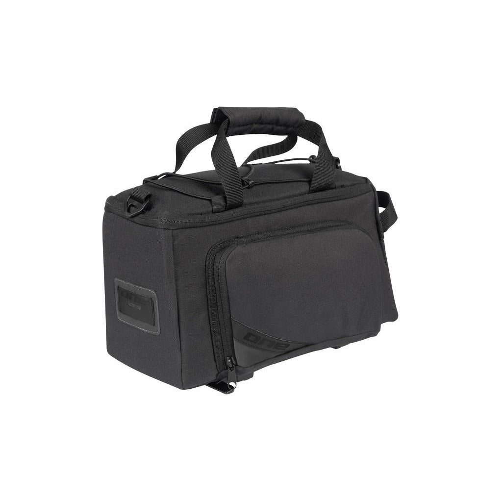Una borsa portapacchi avs removibile nera