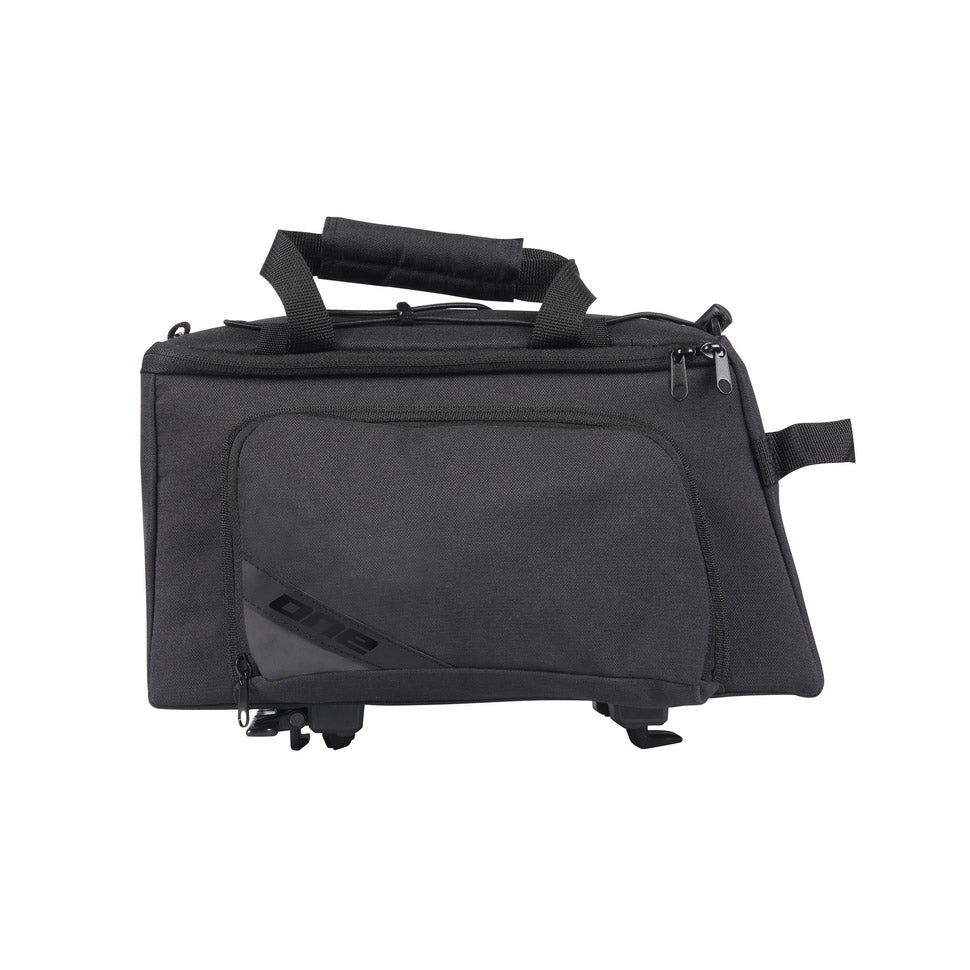 Una borsa portapacchi avs removibile nera