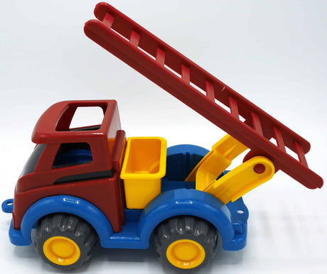 Mertex Viking gioca con il potente camion dei pompieri