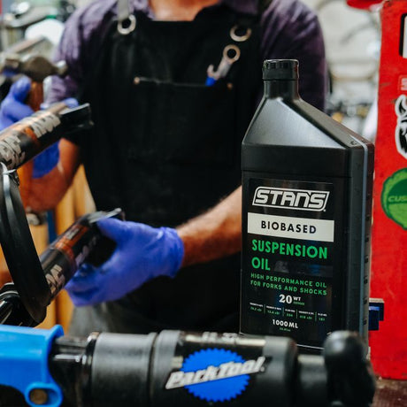 Olio per sospensioni biobased Stans Stan - 2,5wt - 1l