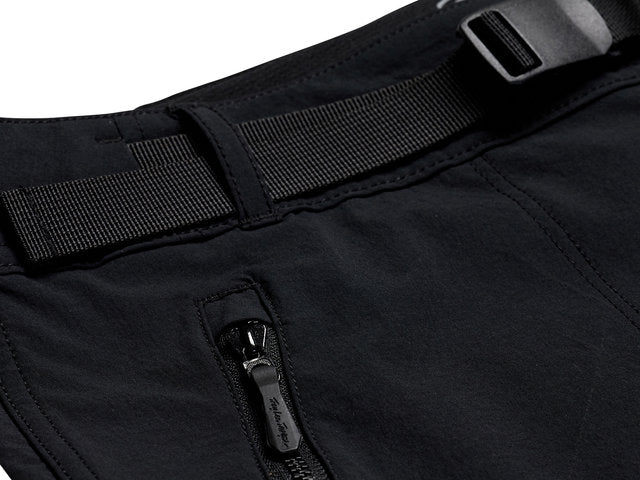 Troy Lee disegna pantaloncini a conchiglia da trail skyline