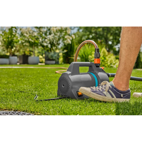 Gardena pompa per irrigazione 5200 set silenzioso con tubo flessibile e unità di aspirazione (turchese grigio scuro, 09085-20 | pompa | tubo da 20 m | aspiratore da 3,5 m)