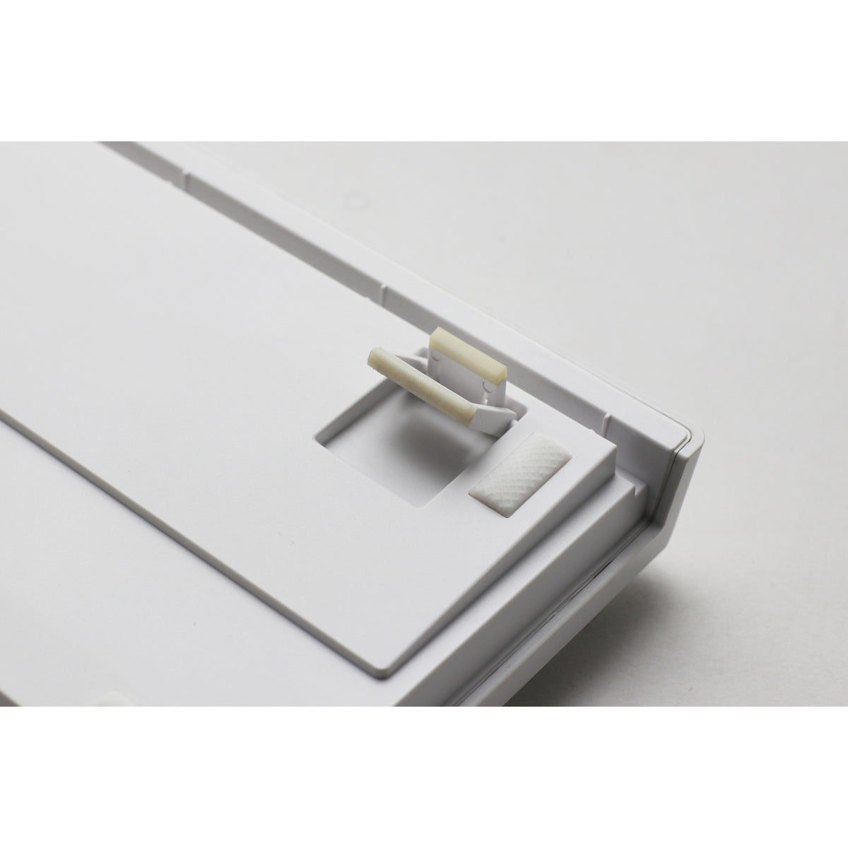 Tastiera da gioco meccanica Ducky zero 6108 rgb bianco puro (bianca, layout us (qwerty), cherry mx2a speed silver, 100%, LED rgb, double-shot pbt, hot swap, 2,4 ghz | bluetooth | usb-c)