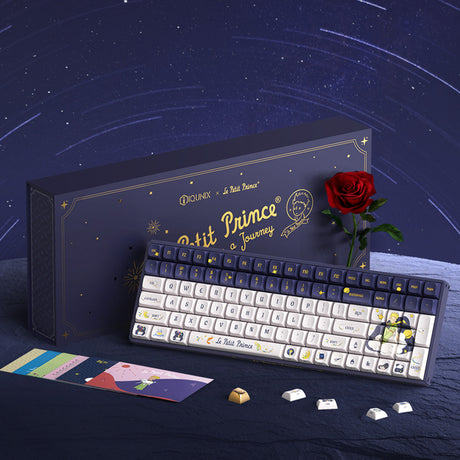Tastiera da gioco meccanica Iqunix F97 Starry Tryst RGB (blu scuro, layout USA (QWERTY), Iqunix Little Prince, 96%, LED RGB, sostituibile a caldo, PBT, 2,4 GHz | Bluetooth 5.1 | USB-C)