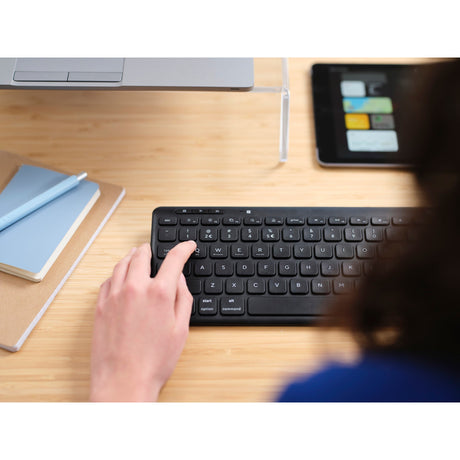 Tastiera wireless compatta Trust Lyra (nera, layout USA (QWERTY), interruttori a forbice, 65%, USB da 2,4 GHz, Bluetooth)