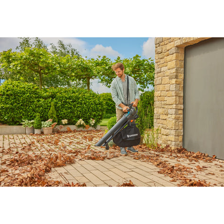 Gardena aspirapolvere - soffiatore powerjet raccogli foglie aspirafoglie soffiatore (grigio nero, batteria 18v p4a e caricabatterie inclusi)