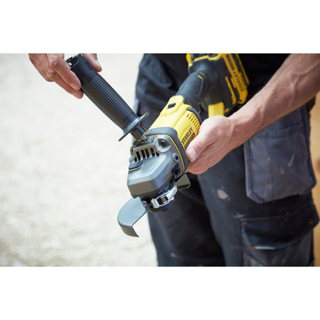 Smerigliatrice angolare Stanley fatmax v20 18v (giallo nero, custodia, 2 batterie (4.0ah) e caricabatterie (4a) inclusi)