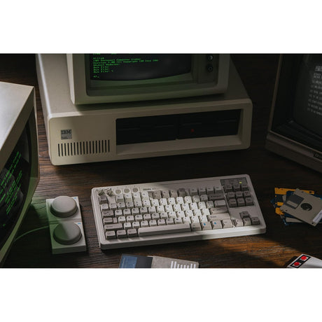 Tastiera meccanica retrò 8bitdo edizione m (grigia, layout americano (qwerty), kailh box bianco, 80% (tkl), bluetooth a basso consumo energetico, wireless 2.4g, USB)