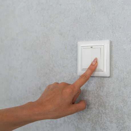 Interruttore da parete Shelly blu 4 + interruttore adattatore Legrand (bianco, Bluetooth 4.2)