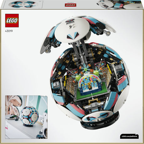 Calcio Lego Editions - Kit di costruzione display 3D con mini stadio - regalo di compleanno per ragazzi, ragazze e appassionati di calcio a partire da 10 anni - 43019