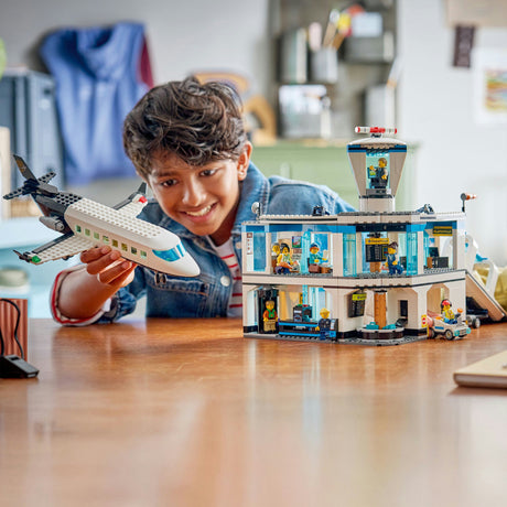 Lego City - Aeroporto con giocattoli per la costruzione dell'aeroplano (60502)
