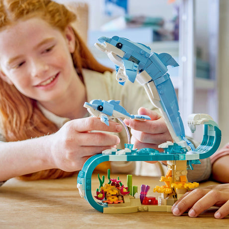 Animali marini 3 in 1 LEGO® Creator: bellissimi delfini - ricostruibili in cavalluccio marino o granchio - 31385