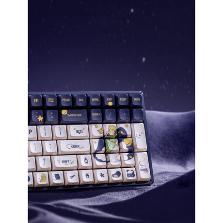 Tastiera da gioco meccanica Iqunix F97 Starry Tryst RGB (blu scuro, layout USA (QWERTY), Iqunix Little Prince, 96%, LED RGB, sostituibile a caldo, PBT, 2,4 GHz | Bluetooth 5.1 | USB-C)