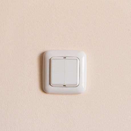 Interruttore da parete Shelly blu 4 + interruttore adattatore Legrand (bianco, Bluetooth 4.2)