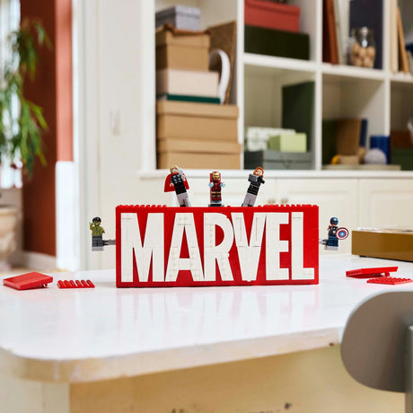 Lego Super Heroes 76313 logo Marvel e minifigure