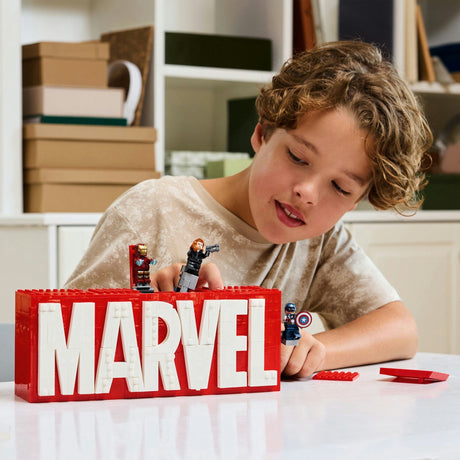 Lego Super Heroes 76313 logo Marvel e minifigure