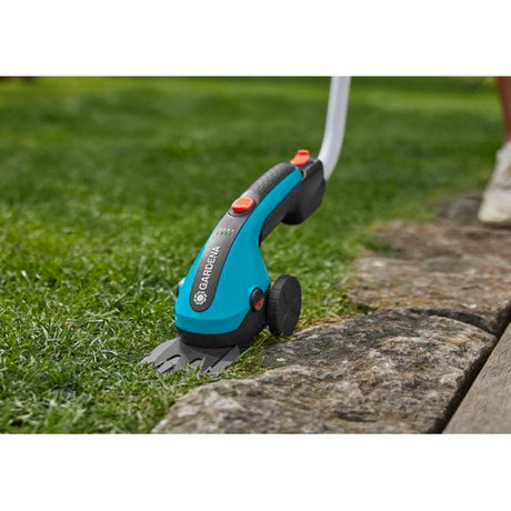 Forbici per erba a batteria Gardena classiccut li set (turchese nero, inclusa batteria agli ioni di litio 2,5 Ah, manico telescopico)