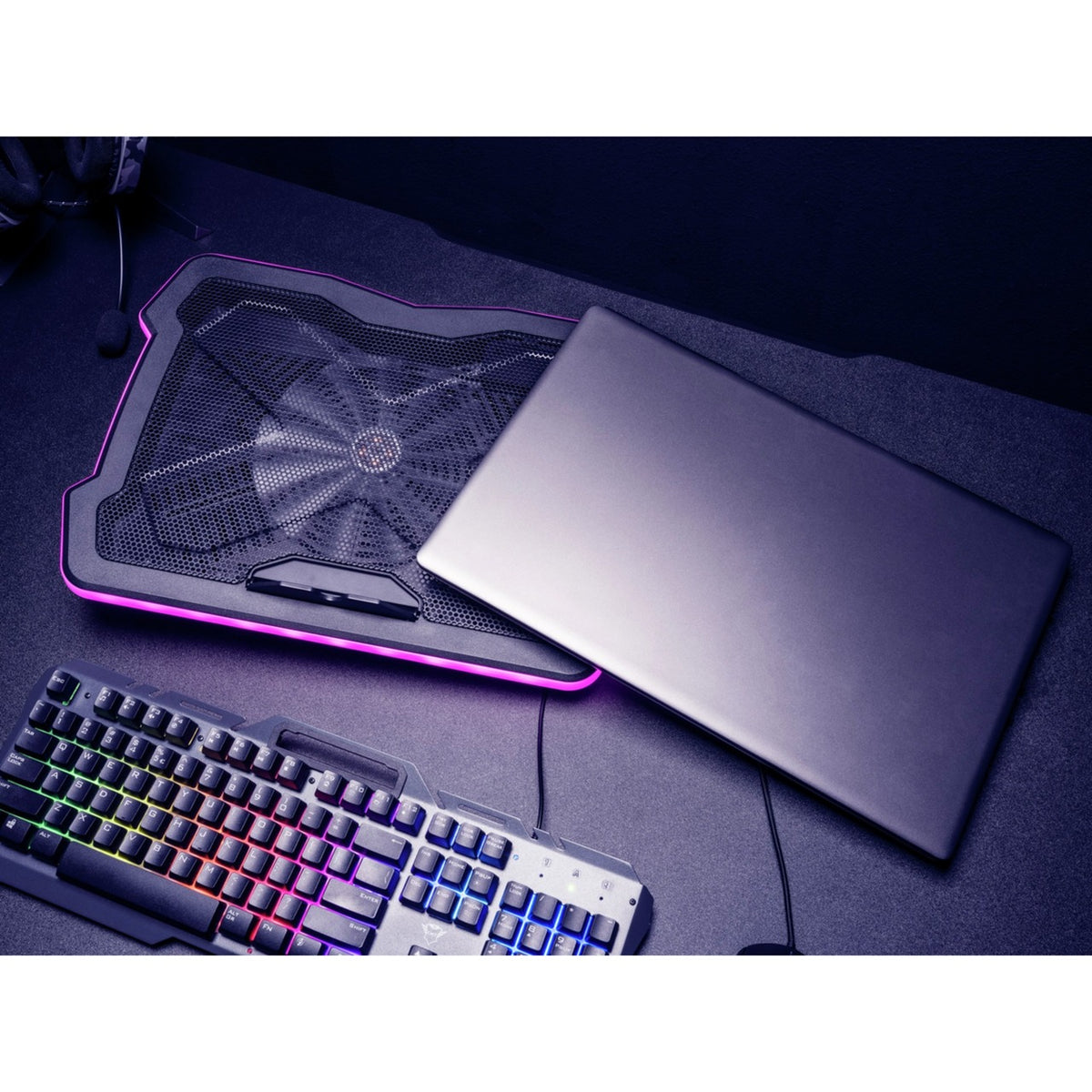 Trust GXT 1126 Aura dispositivo di raffreddamento per laptop (nero, RGB)