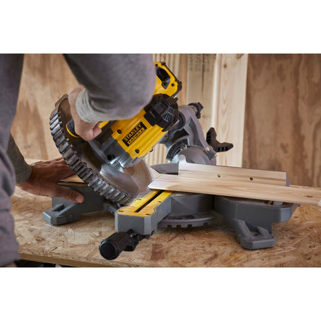 Troncatrice e troncatrice Stanley fatmax v20 18v 4.0ah 190 mm (giallo nero, batteria (18v, 4.0ah) e caricabatterie (2a) inclusi)