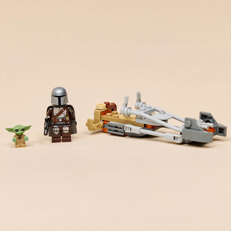 Lego Star Wars 75436 Mandalorian e la Speeder Bike di Grogu
