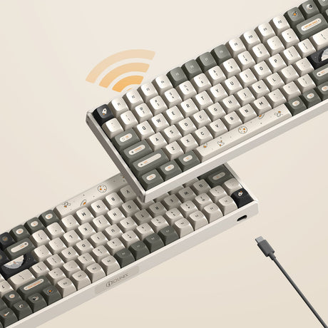 Tastiera meccanica wireless Iqunix f97 hitchhiker (grigia, layout us (qwerty), cherry mx brown, 96%, led rgb, hot-swapable, pbt, 2.4ghz | bluetooth 5.1 | usb-c)
