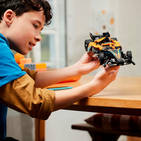 Lego Technic Neom McLaren Auto da corsa di Formula E - 42169