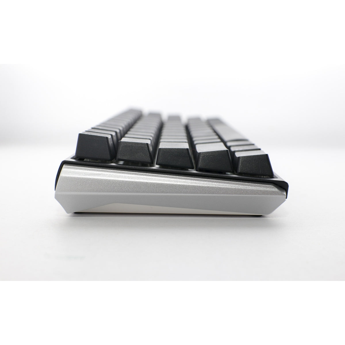Ducky one 3 classic sf rgb tastiera meccanica (nera, layout us (qwerty), cherry mx brown, 65%, led rgb, double-shot pbt, hot-swapable, meccanica quack)