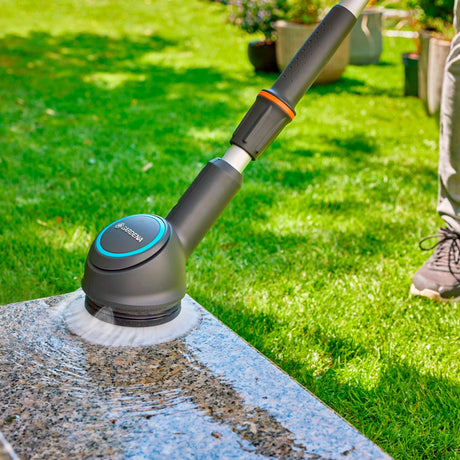 Gardena multi-detergente a batteria aquabrush universal 04 18v p4a set detergente per pavimenti (grigio turchese, 14842-20)