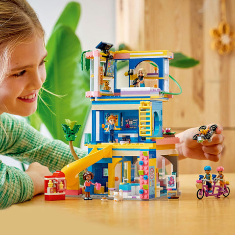 Lego Friends 42689 Clubhouse di Heartlake City
