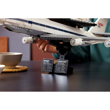 Aereo porta-navetta LEGO® Icons - 10360