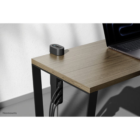 Presa da tavolo Neomounts DS22-840BL6 con morsetto e porte USB-C e USB-A - presa multipla a ricarica rapida (nera)