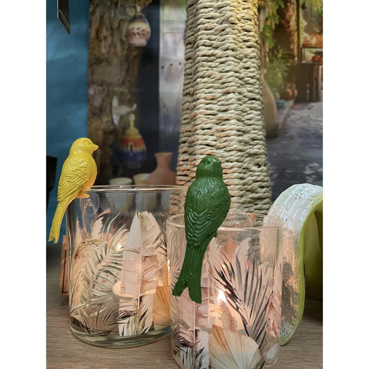 Statua Cozydecor di uccello seduto per illuminazione d'atmosfera in polystone bianco verde giallo 4x3x7 cm